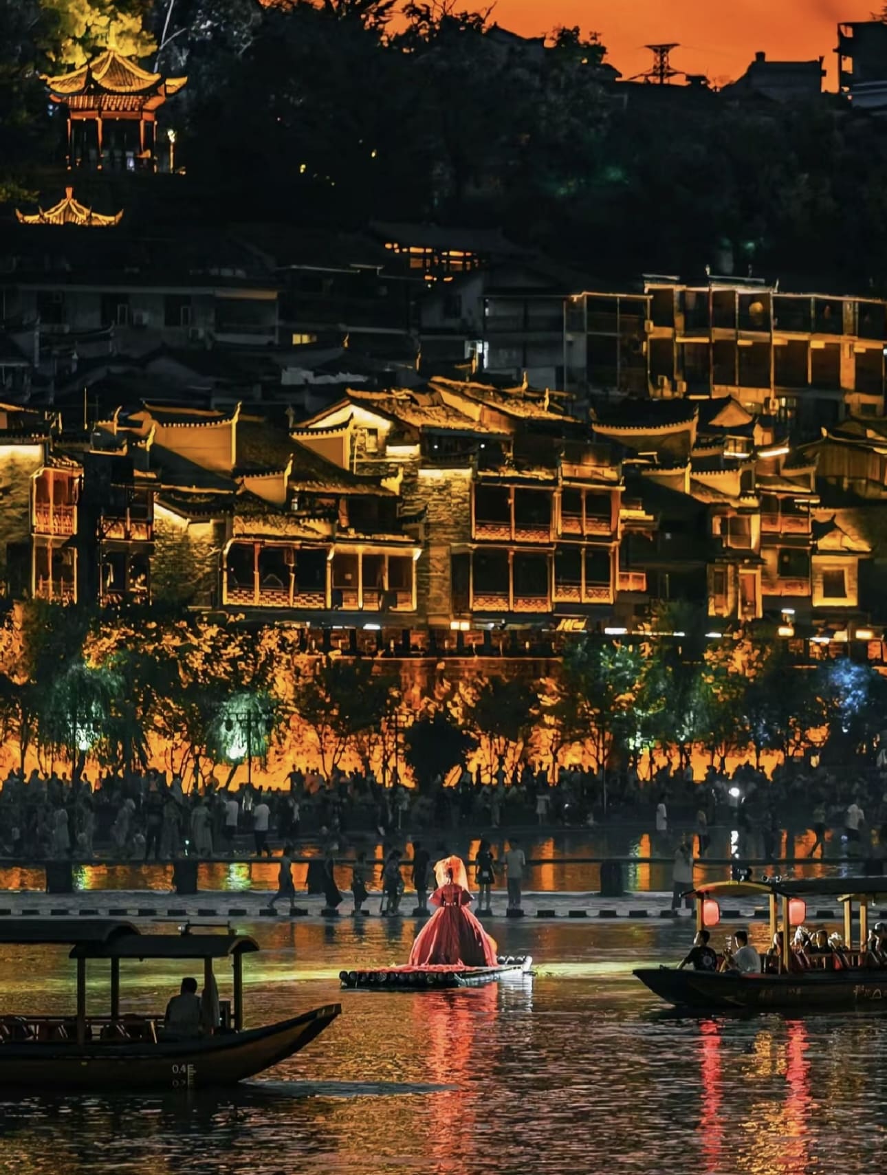 9天7晚 武汉 / 荆州 / 岳阳 / 张家界 / 凤凰古城探险