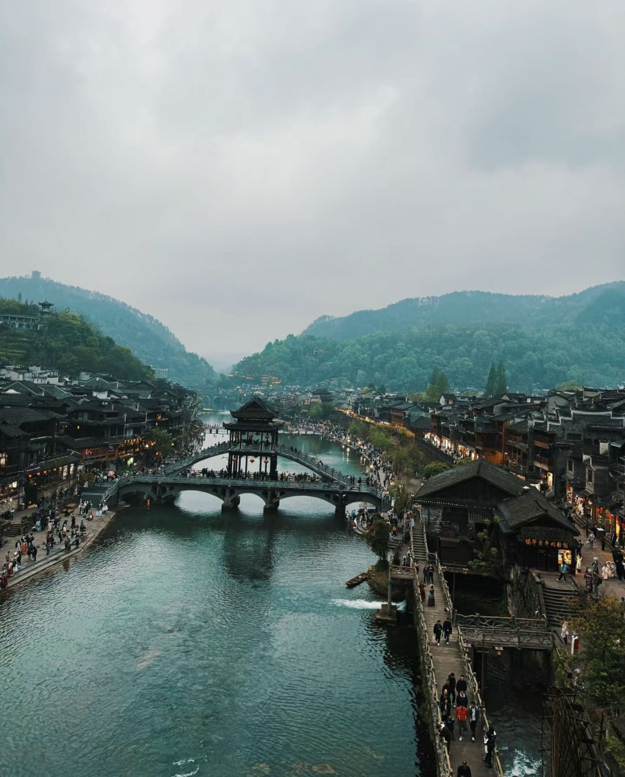 9天7晚 武汉 / 荆州 / 岳阳 / 张家界 / 凤凰古城探险