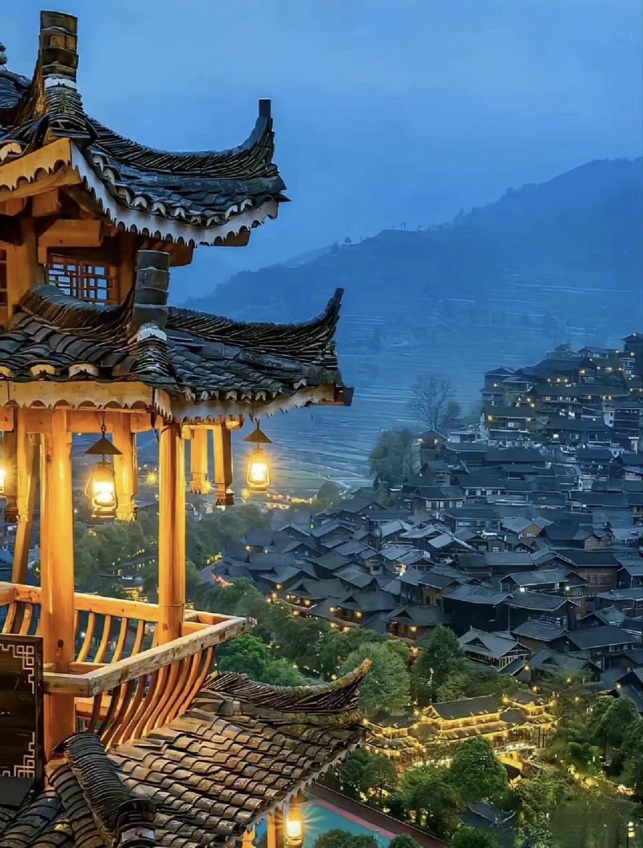 9天7晚 武汉 / 荆州 / 岳阳 / 张家界 / 凤凰古城探险